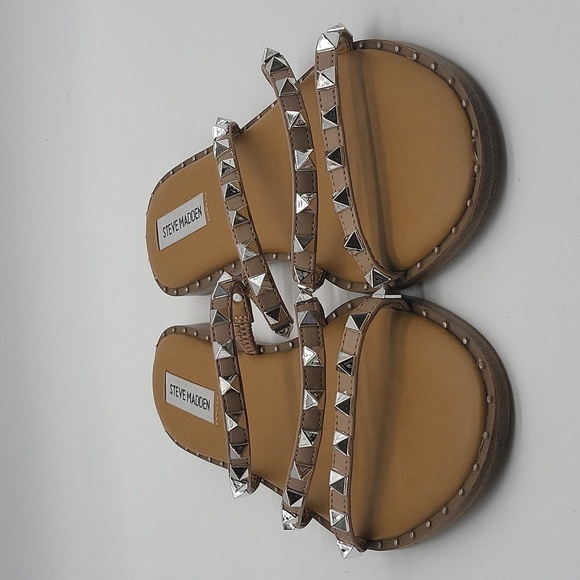 Steve Madden Slip-On 3 Band Sandals, Silver Pyramid Studded Lodell Women's Sz 9 - Picture 4 of 7